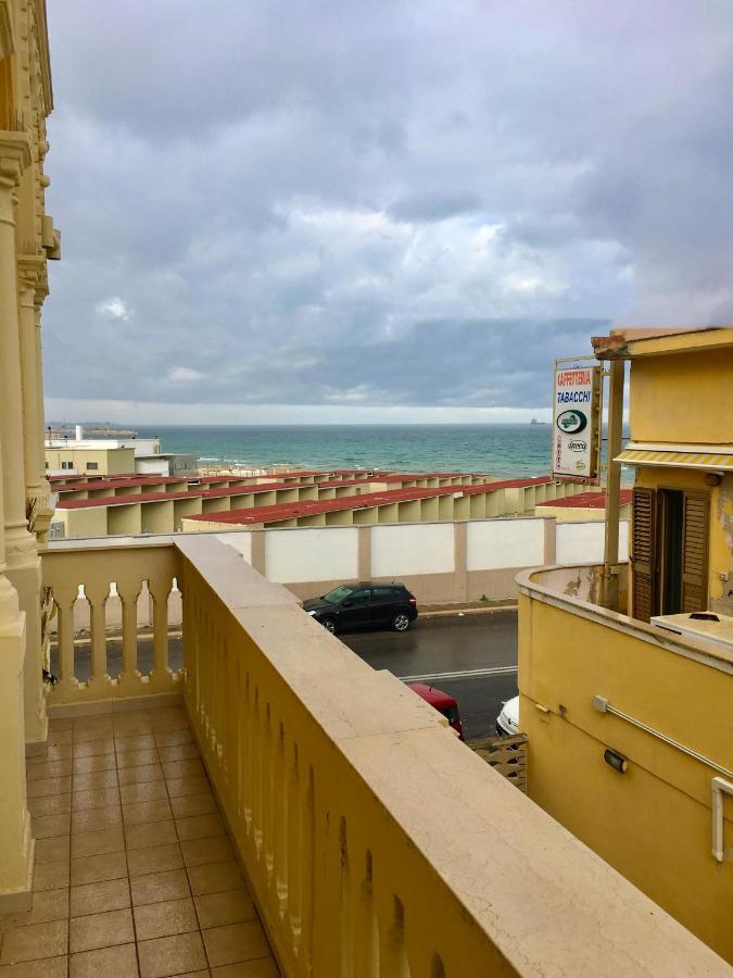 Appartamento Di Fronte Al Mare By Apulia Accommodation Bari Exterior foto